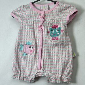 Duck Duck Goose Pink and Green fish appliqué cotton romper 3-6 months EUC